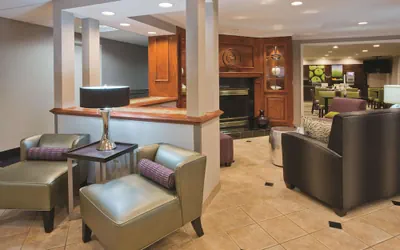 Photo 3 - La Quinta Inn & Suites by Wyndham Milwaukee Delafield