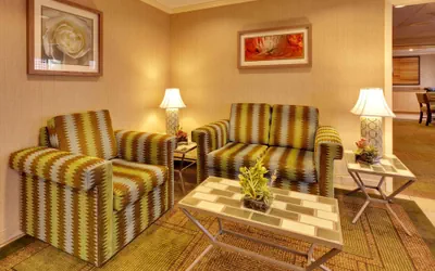 Photo 4 - La Quinta Inn & Suites by Wyndham Plattsburgh