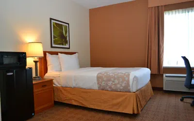 Photo 4 - La Quinta Inn & Suites by Wyndham Lakeland East