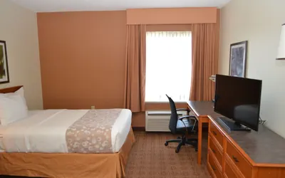 Photo 5 - La Quinta Inn & Suites by Wyndham Lakeland East
