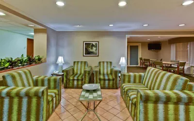 Photo 2 - La Quinta Inn & Suites by Wyndham Lakeland East