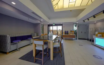 Holiday Inn Express & Suites Santa Clara-Silicon Valley by IHG