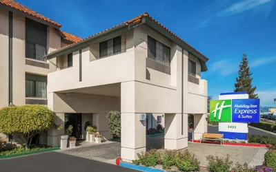 Photo 2 - Holiday Inn Express & Suites Santa Clara-Silicon Valley by IHG