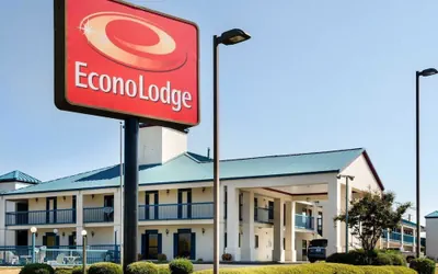 Photo 2 - Econo Lodge Canton I-55
