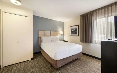 Photo 5 - Sonesta Simply Suites Hampton
