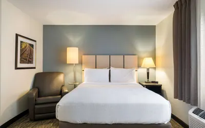 Photo 4 - Sonesta Simply Suites Hampton