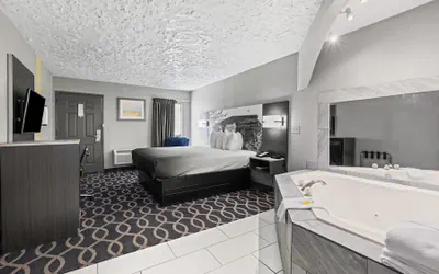 Photo 4 - Super 8 by Wyndham Norman West OK