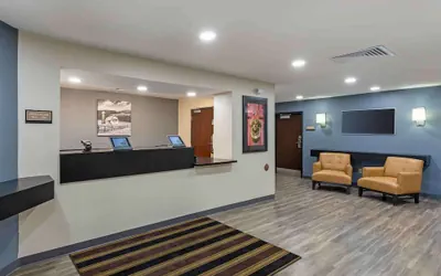 Photo 3 - Extended Stay America Select Suites - Milwaukee - Waukesha