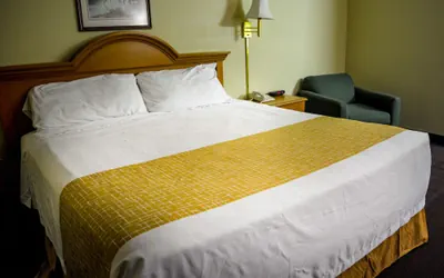 Photo 4 - Travelodge by Wyndham St. Louis