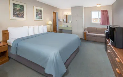 Photo 5 - Redwood Inn