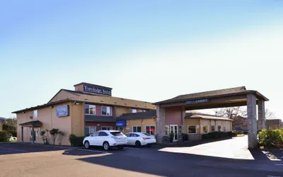 Photo 2 - Travelodge Suites by Wyndham Newberg