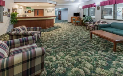 Photo 4 - Travelodge Suites by Wyndham Newberg
