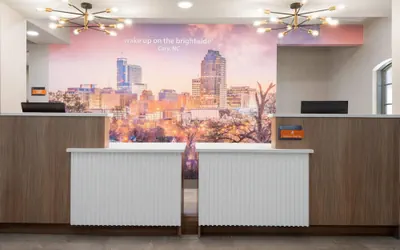 Photo 2 - La Quinta Inn & Suites by Wyndham Raleigh Cary