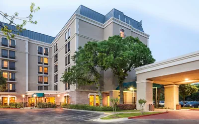 Photo 2 - DoubleTree by Hilton Austin - University Area