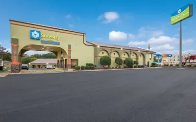 Photo 2 - SureStay Hotel by Best Western Mt Pleasant