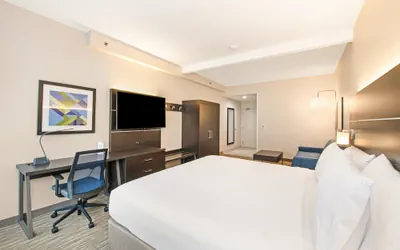 Photo 5 - Holiday Inn Express & Suites Delafield by IHG