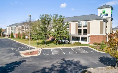 Holiday Inn Express & Suites Delafield by IHG