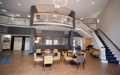 Photo 4 - Hampton Inn Salem East - Electric Road