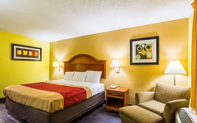 Photo 2 - Econo Lodge Picayune