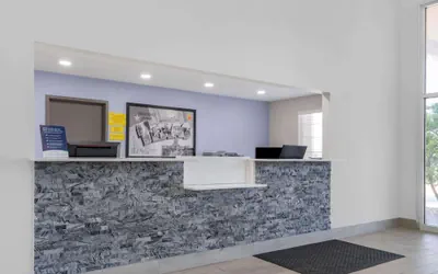 Photo 3 - Super 8 by Wyndham Amarillo West