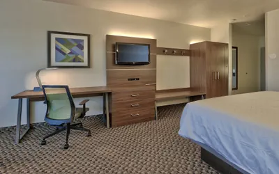 Photo 4 - Holiday Inn Express SANTA ROSA by IHG