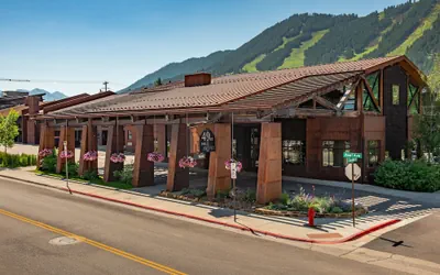 Photo 2 - 49'er Inn & Suites
