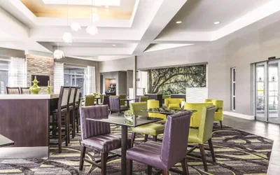 Photo 5 - La Quinta Inn & Suites by Wyndham Alexandria Airport