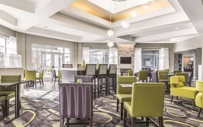 Photo 4 - La Quinta Inn & Suites by Wyndham Alexandria Airport