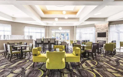 Photo 2 - La Quinta Inn & Suites by Wyndham Alexandria Airport