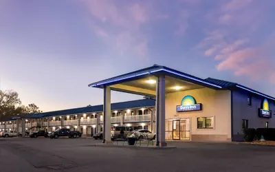 Photo 2 - Days Inn by Wyndham Valdosta I-75