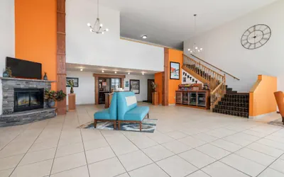 Photo 3 - Howard Johnson Hotel & Suites by Wyndham Oacoma
