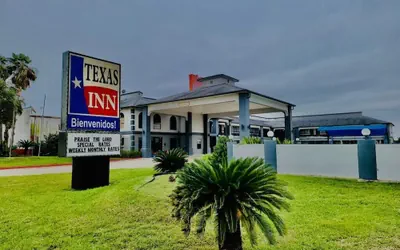 Photo 2 - Texas Inn & Suites Raymondville