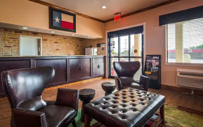 Photo 3 - SureStay Hotel by Best Western Floresville