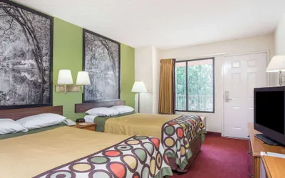 Photo 3 - Super 8 by Wyndham Lavonia