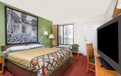 Photo 5 - Super 8 by Wyndham Lavonia