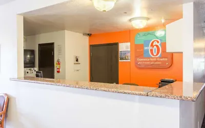 Photo 4 - Motel 6 Moriarty, NM