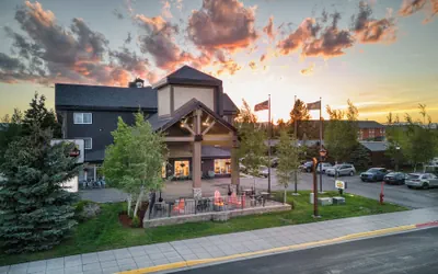 Photo 2 - Gray Wolf Inn & Suites