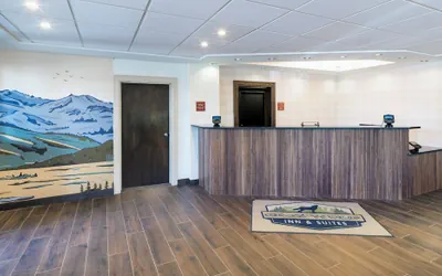 Photo 5 - Gray Wolf Inn & Suites