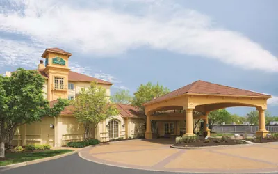 Photo 2 - La Quinta Inn & Suites by Wyndham St. Louis Westport