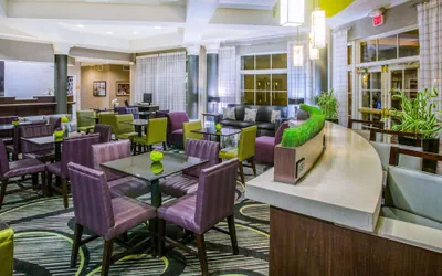 Photo 3 - La Quinta Inn & Suites by Wyndham St. Louis Westport