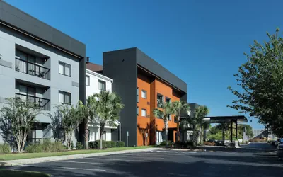 Photo 2 - Courtyard by Marriott Pensacola