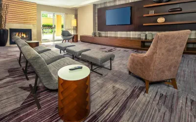 Photo 3 - Comfort Inn & Suites Bethlehem Lehigh Valley Airport