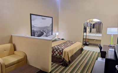 Photo 4 - Super 8 by Wyndham Weslaco