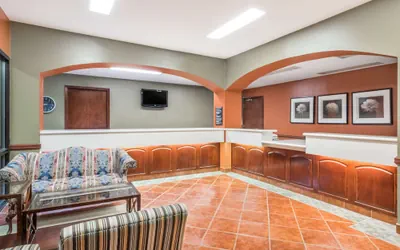 Photo 2 - Super 8 by Wyndham Weslaco