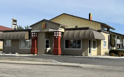 Photo 2 - Super 8 by Wyndham Red Bluff