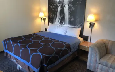 Photo 4 - Super 8 by Wyndham Red Bluff