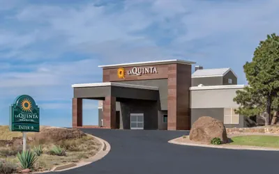 Photo 2 - La Quinta Inn & Suites by Wyndham Santa Rosa
