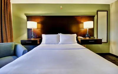 Photo 4 - Staybridge Suites Madison East by IHG