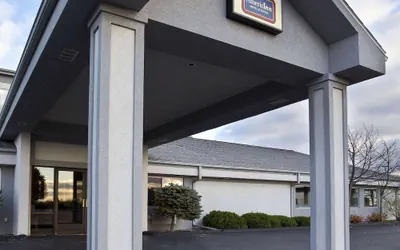 Photo 2 - AmericInn by Wyndham Bay City