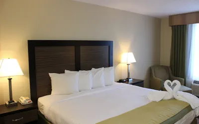 Photo 5 - Baymont Inn & Suites by Wyndham Fort Myers I-75